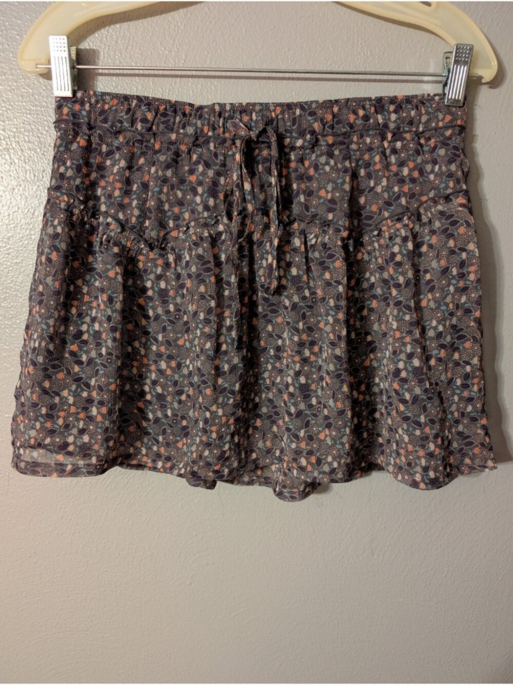 American Eagle Tiered Ruffle Tie Waist Floral Mini Skirt Dark Gray Boho XS - Picture 2 of 7